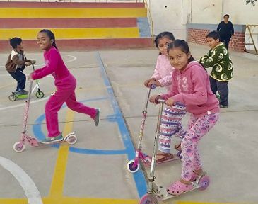 Spielende Kinder in Peru